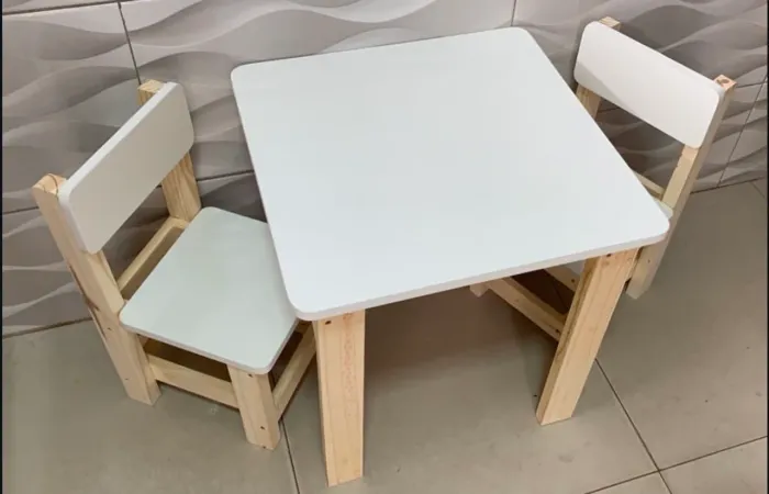 Mesa e Cadeiras para Crianças