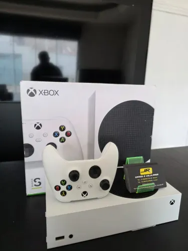 Xbox series S semi novo Jr games