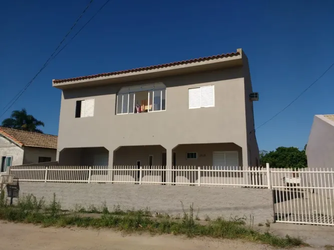 Casa de Dois Andares com Vista Permanente para a Lagoa - Bairro Roça Grande, Imbituba, SC