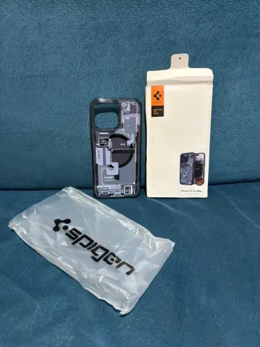 Capa Premium Spigen ultra hybrid iPhone 15 Pro Max