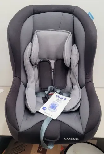 Cadeirinha infantil cinza para carro