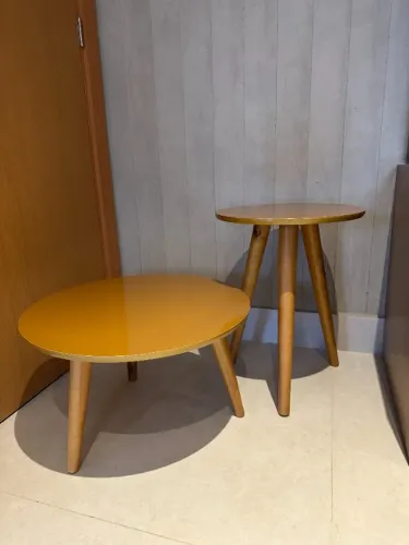 Mesa lateral e de centro em madeira - dourado
