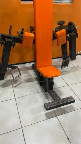Aparelho de Musculação - bíceps articulado