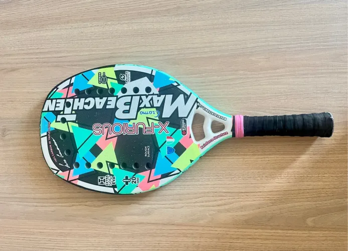 Raquete Beach Tennis MBT X-Furious - Carbono 3K (Assinatura Luca Cramarossa)