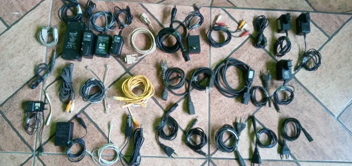 Cabos e conectores diversos