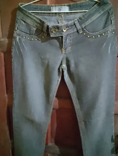 Calça Jeans Feminina Cinza com Detalhes