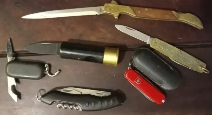 Coleção com 6 canivetes Suiço, Bizantino, etc.. (anos 80)