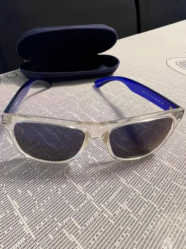 Óculos de Sol Kenneth Cole Modernos com Design Transparente e Azul