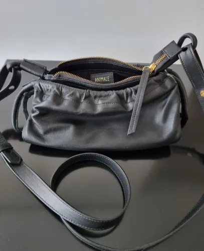 BOLSA DE COURO PRETA