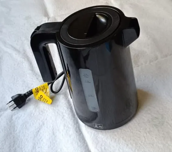 Chaleira Eétrica Cadence Thermo One 1,7L - 127v Nova