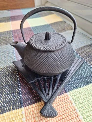 Chaleira de ferro fundido japonesa
