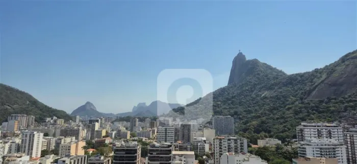 Excelente Oportunidade, a duas quadras do metro de Botafogo, em condômino que e um Club.