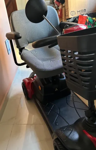 Cadeira de rodas motorizada 