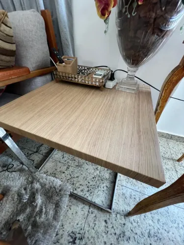 vendo duas mesas: Mesa de centro e mesa lateral