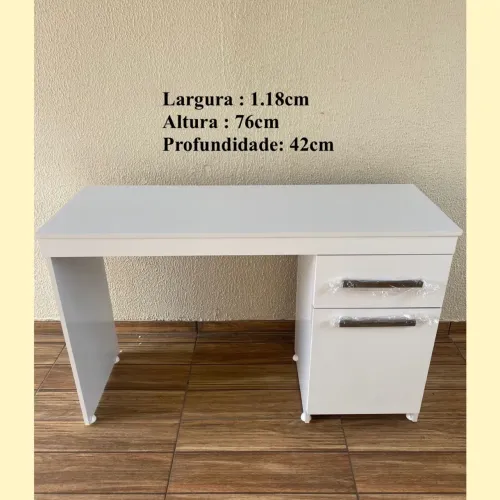 Escrivaninha branca com gavetas - 1.18m