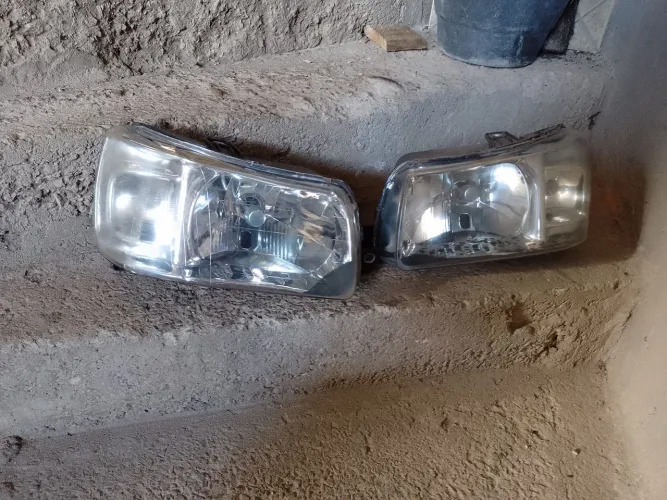 Par de farol do uno 2004/2013