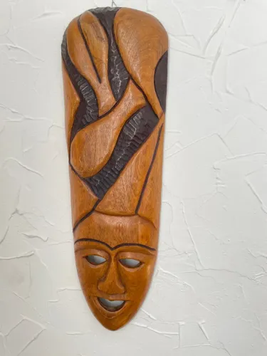 Máscara de Madeira Artesanal - Decoração Exclusiva