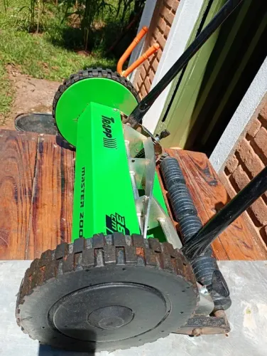 Roçadeira Trapp Master 2000