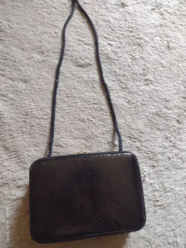 Promoção para hoje linda bolsa preta antiga em matelasse