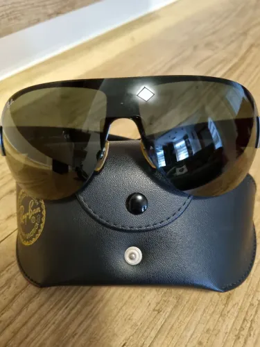 ÓCULOS DE SOL RAY-BAN ORIGINAL NA CAIXA - QUADRO E LENTE PRETO