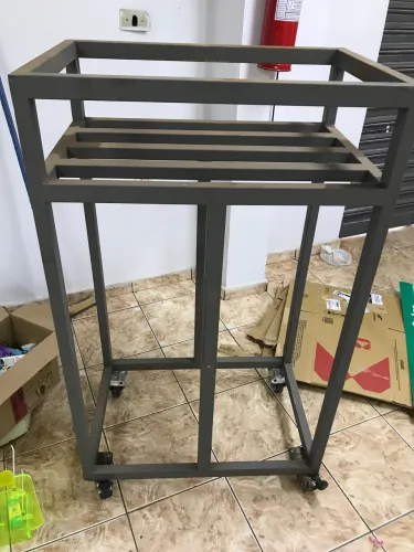 Suporte em metalon