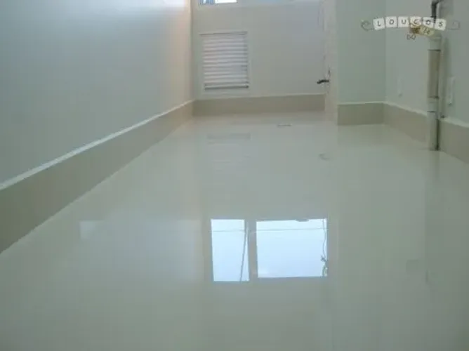 Porcelanato, cerâmica e revestimentos.