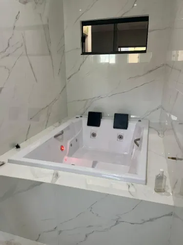 BANHEIRA DUPLA DE HIDROMASSAGEM