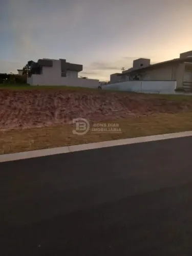 TERRENO EM CONDOMÍNIO FECHADO COM 420m² À VENDA EM PARDINHO/SP