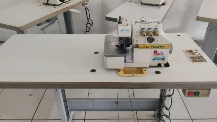 Maquina de Costura Overlock Fujita (Parcelo) 