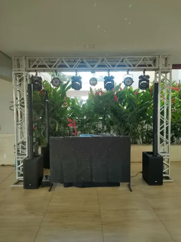 Aluguel/locação de som, iluminação, palco, karaokê e dj.