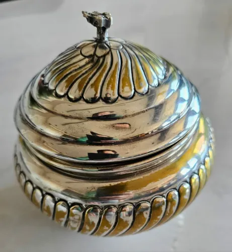 Bomboniere Vintage em Prata expessurizada com Detalhes Ornamentados