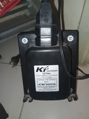 Autotransformador Universal KF 5000VA 127Vac/220Vac