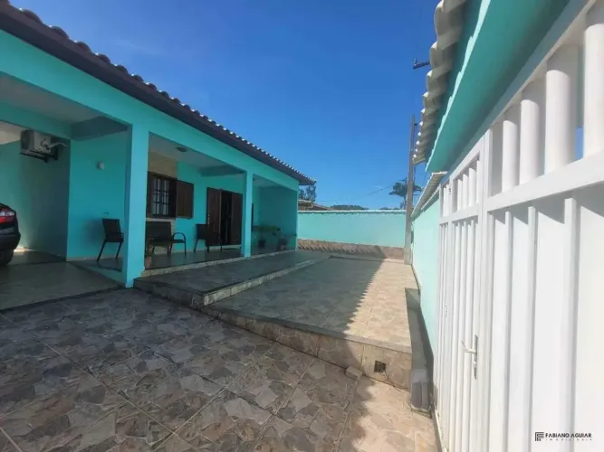 Casa à venda São Pedro da Aldeia RJ em condominio, 2 quartos( 1 suíte) , 2 vagas- R$ 420.0