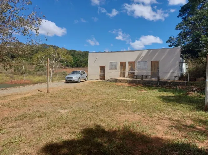 Casa , kitnets, terrenos e represas dentro uma chácara urbana na BR153 JAIARA ANAPOLIS. 