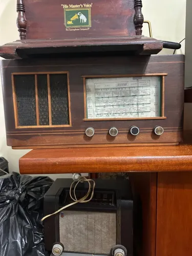 Rádio antigo de válvulas