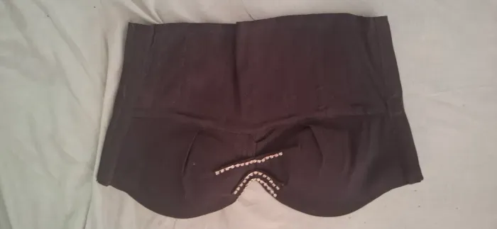Corpete Preto com Detalhes