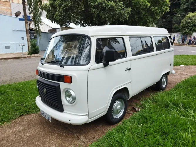 Kombi Lotação 1.4 MI Total Flex 8V 2009 12 lugares