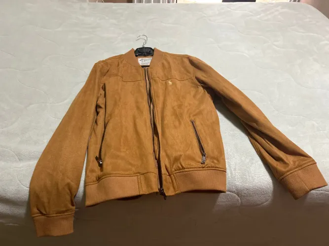 Jaqueta Bomber em Camurça - Estilo e Conforto