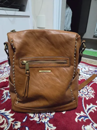 Mochila Enfeites Tachas Caramelo