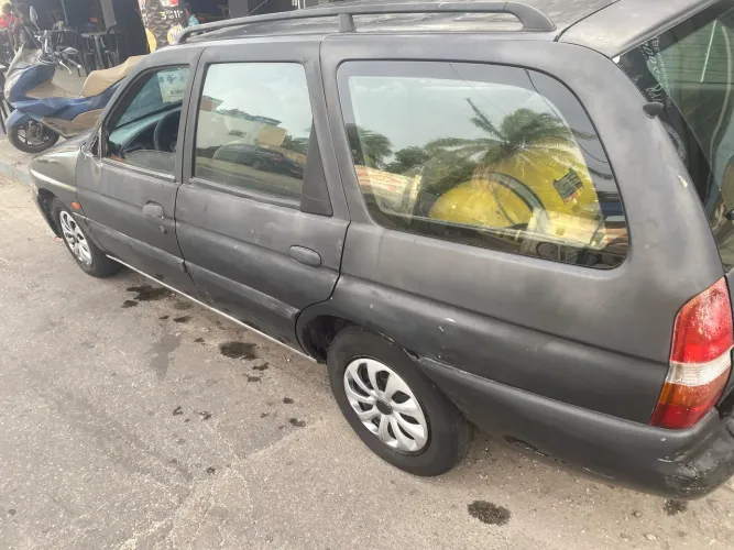 ESCORT 1.8 SW R$ 3.900 MOTOR E CAIXA 100 %