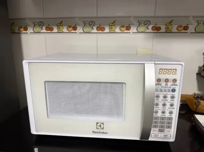 Micro-ondas 20l, 220v, branco, pouco uso, excelente estado
