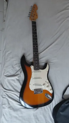Guitarra Stratocaster Michael