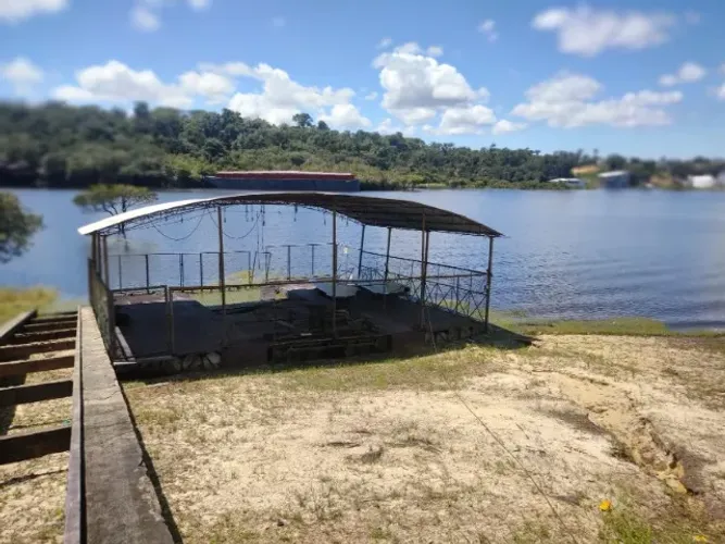 Flutuante 196 m² Totalmente em estrutura metálica Excelente estado