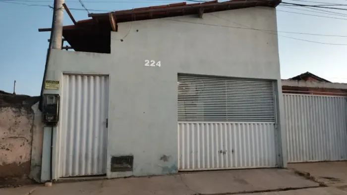 Vende-se casa 