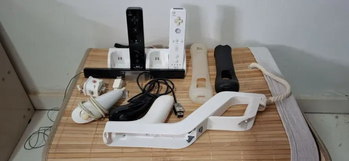 Par Wii Remote + Nunchuk + Brindes