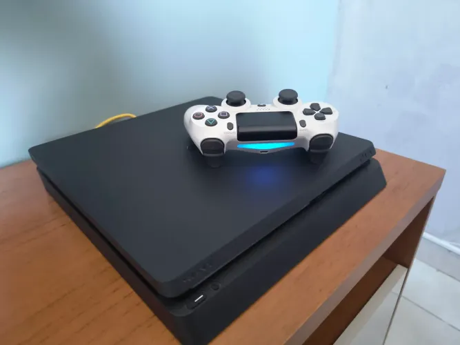 PS4 Slim 825GB Desbloqueado - Playstation 4