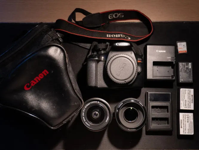 Câmera Canon T6 + Lente 18-55mm + Lente 50mm + 3 Baterias + Cartão de 64gb  