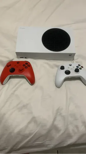 Xbox series s com 2 controles 