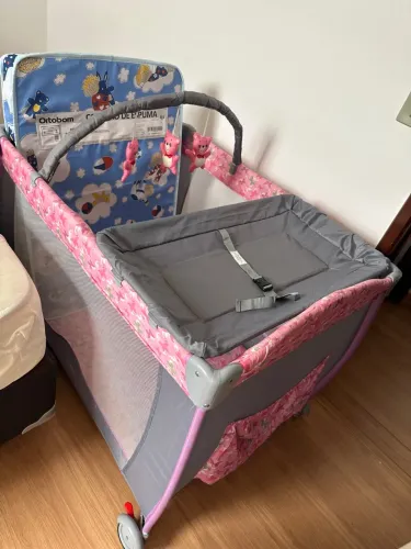 Vendo cercadinho acompanha colchão e trocador 