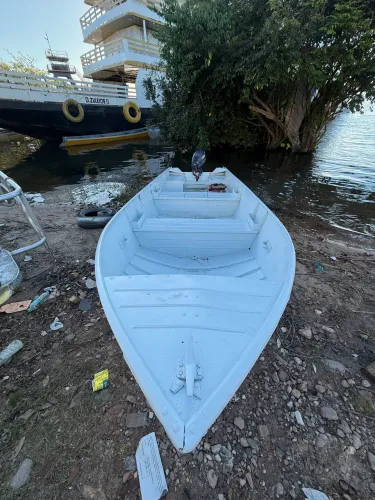 Vendo voadeira/lancha, casco de alumínio, motor de popa 15HP.